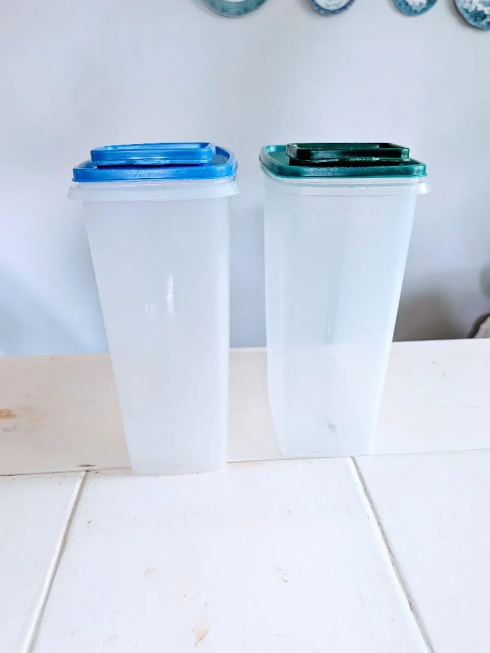 VTG Set of 2 Tupperware Cereal Keeper Store N Pour Containers Blue Green Flip